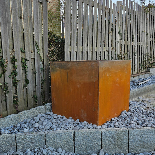 Planter in pre-rusted corten steel 80 cm x 80 x 80
