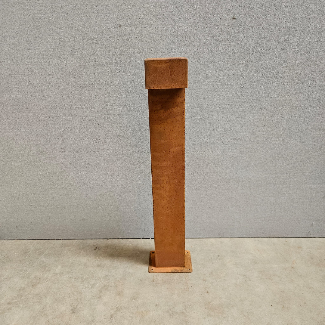 Lampe de jardin modèle L H80 cm en acier corten