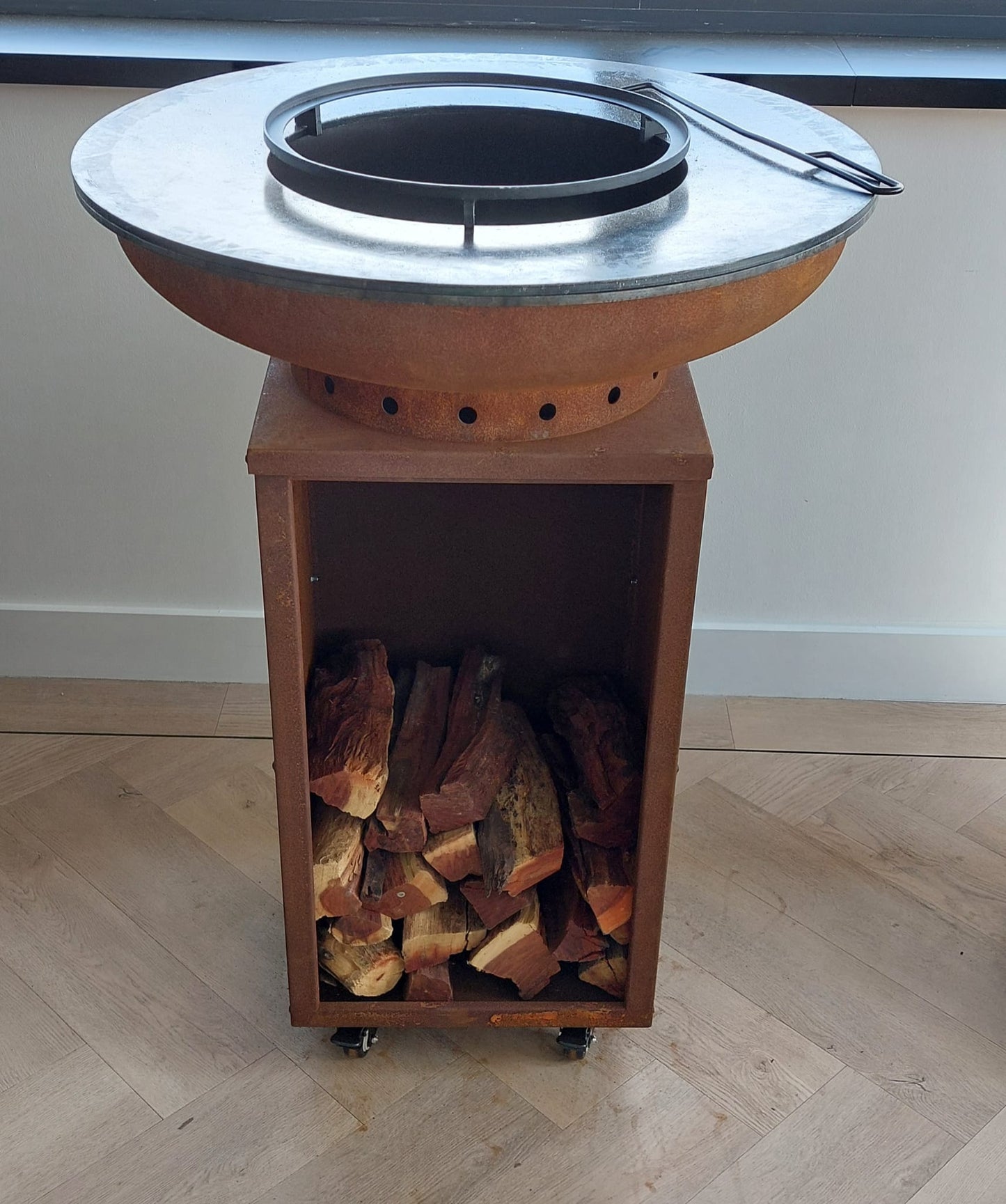 BBQ plancha CAMARADA in Corten steel 8mm with cover and wood storage, 70 cm