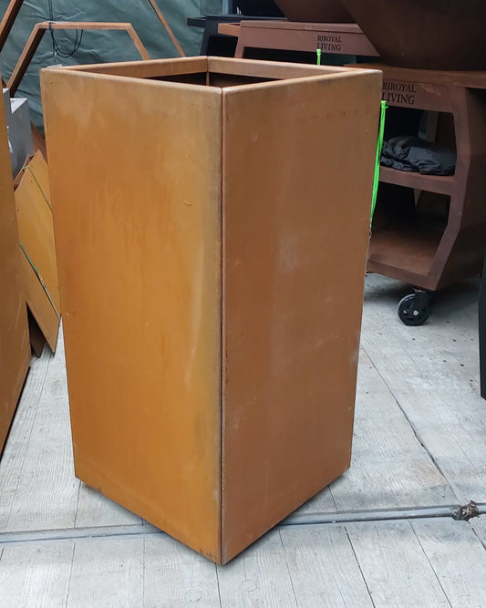 Planter in pre-rusted corten steel H 80 cm x 40 x 40