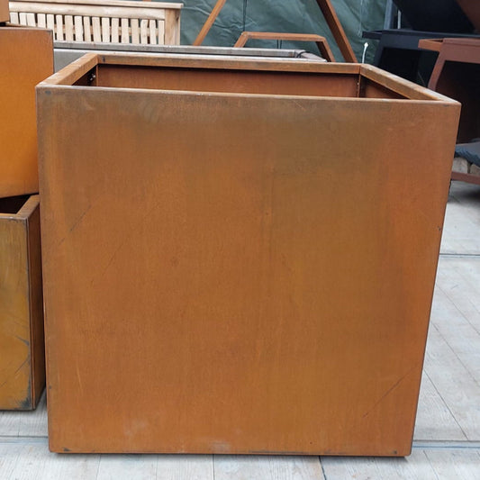 Planter in pre-rusted corten steel 80 cm x 80 x 80