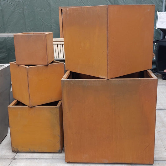 Planter in pre-rusted corten steel 60 cm x 60 x 60