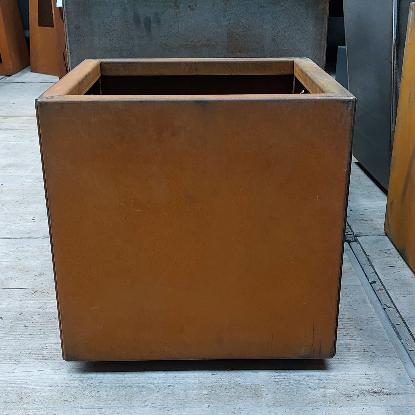 Plantenbak in voorgeroest cortenstaal 60 cm x 60 x 60