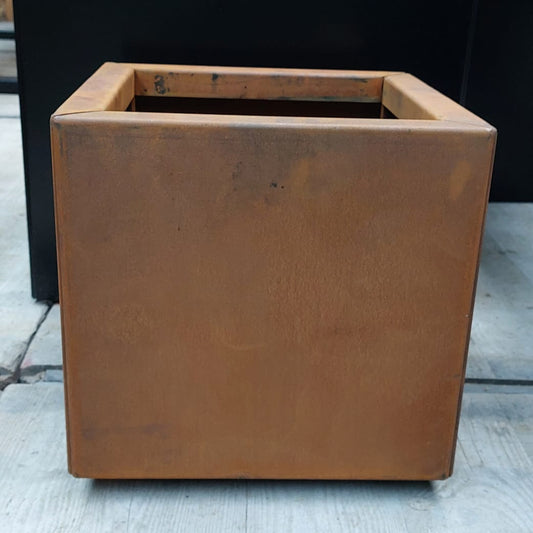 Planter in pre-rusted corten steel 60 cm x 60 x 60