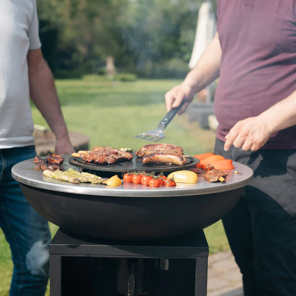 BBQ Plancha Grill Amigo - With cover and wood storage Ø67cm