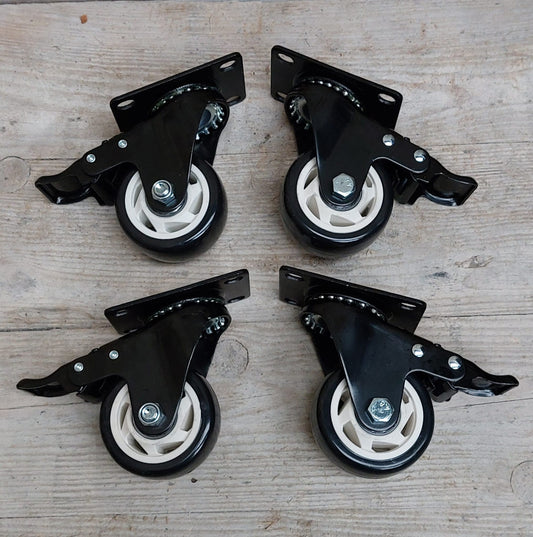 Set of wheels for the BBQ with brake