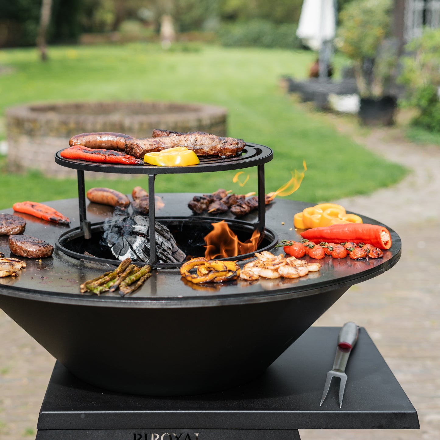 BBQ plancha Compañero XXL black with cover and wood storage 80 cm