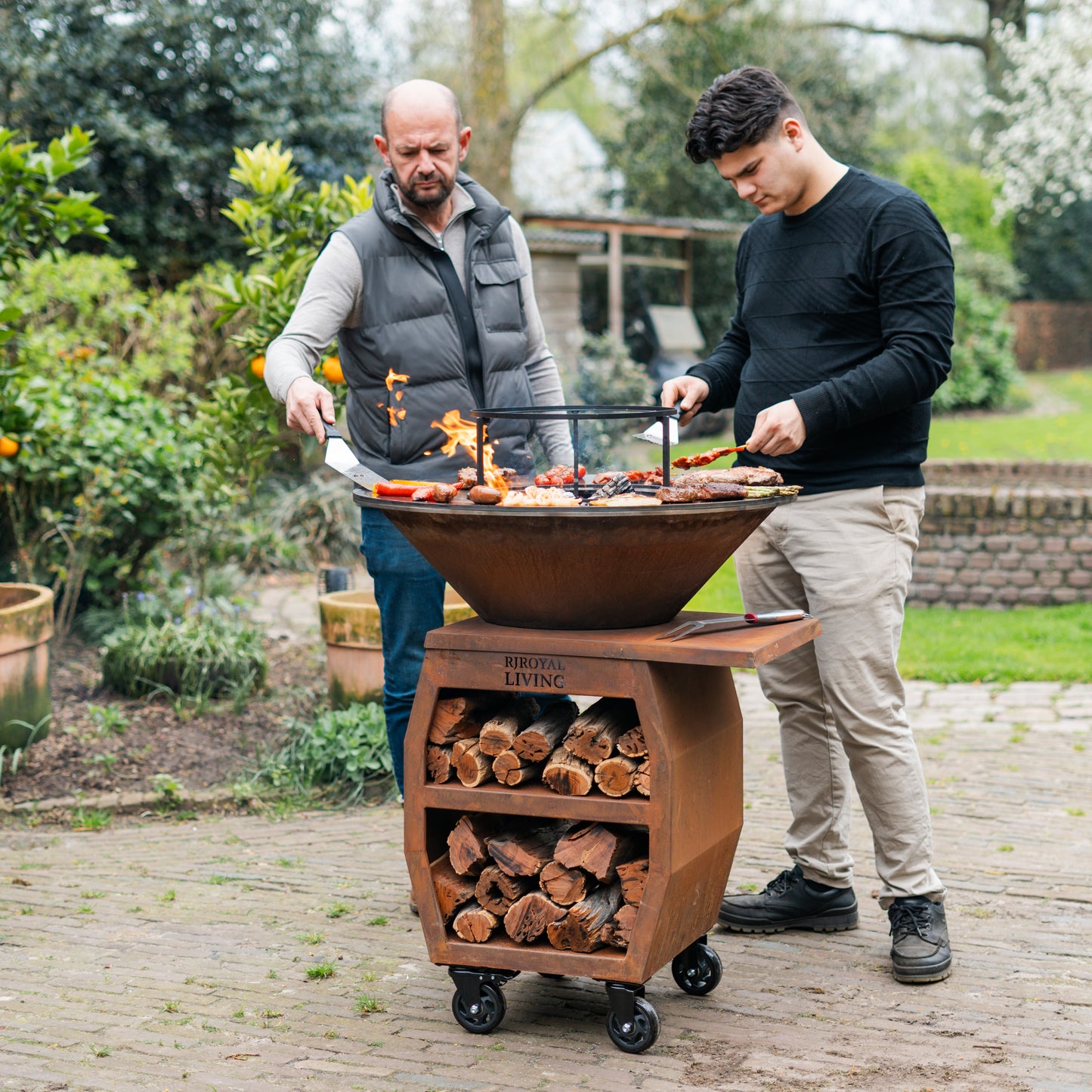 BBQ plancha Compañero corten XXL 2.0 with cover and wood storage 80 cm