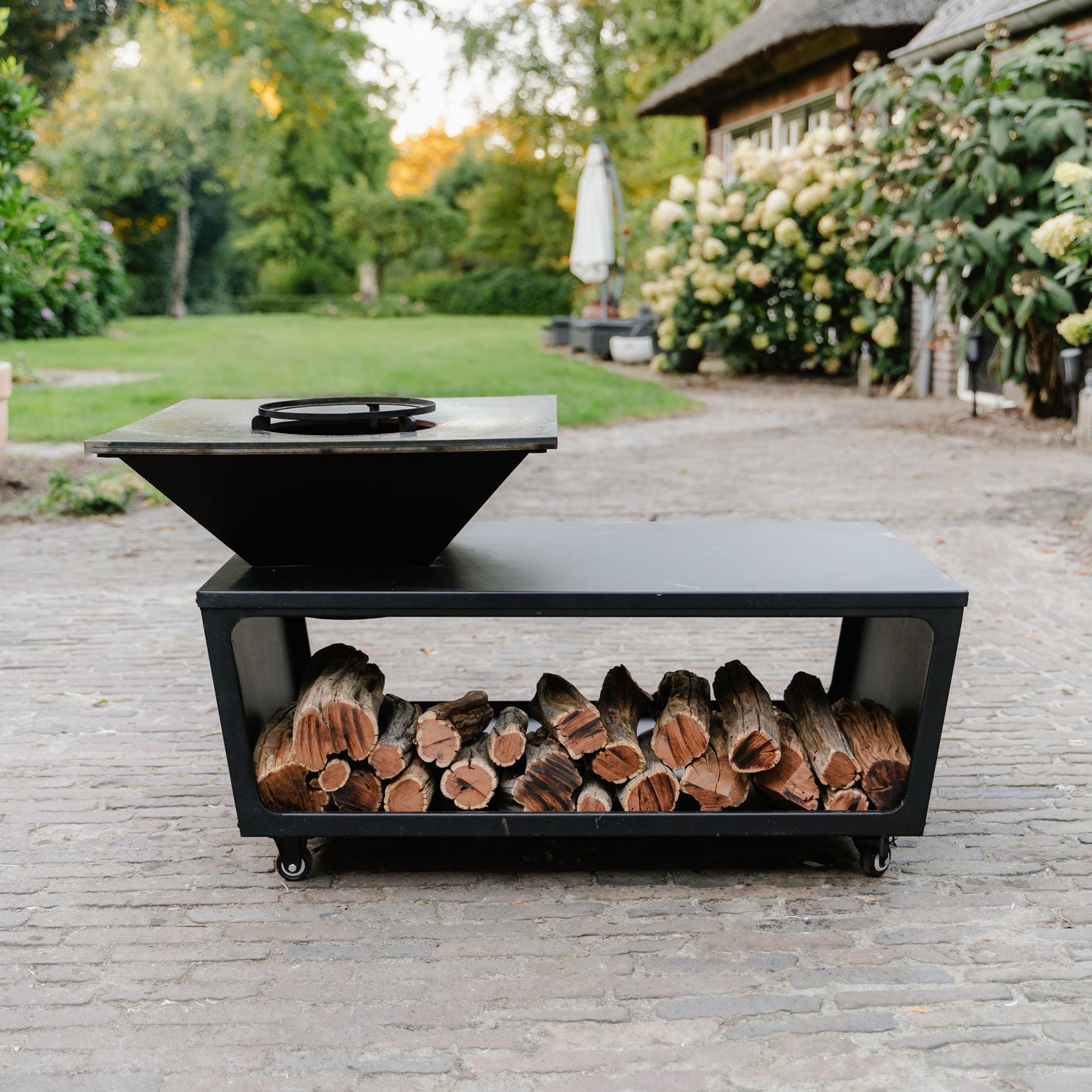 BBQ plancha COMPAÑÍA cover and wood storage 60 cm