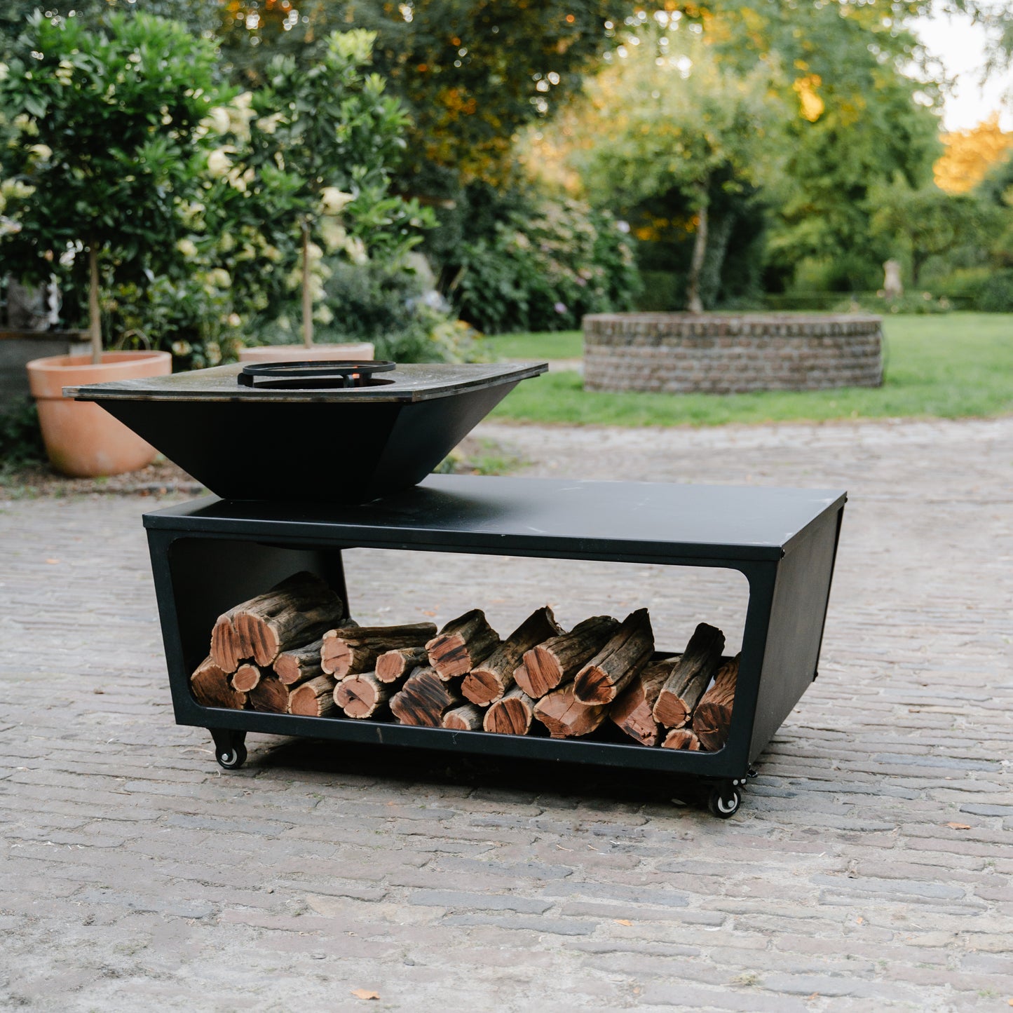 BBQ plancha COMPAÑÍA cover and wood storage 60 cm