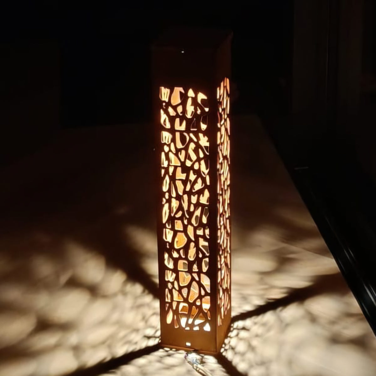 Lampe de jardin H80 cm avec motif en acier corten