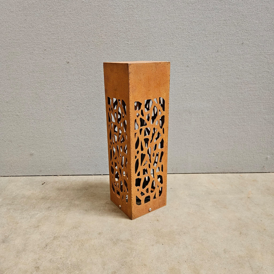 Lampe de jardin H50 cm avec motif en acier corten