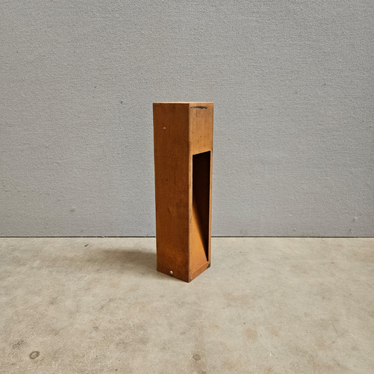 Lampe de jardin modèle i H50 cm en acier corten