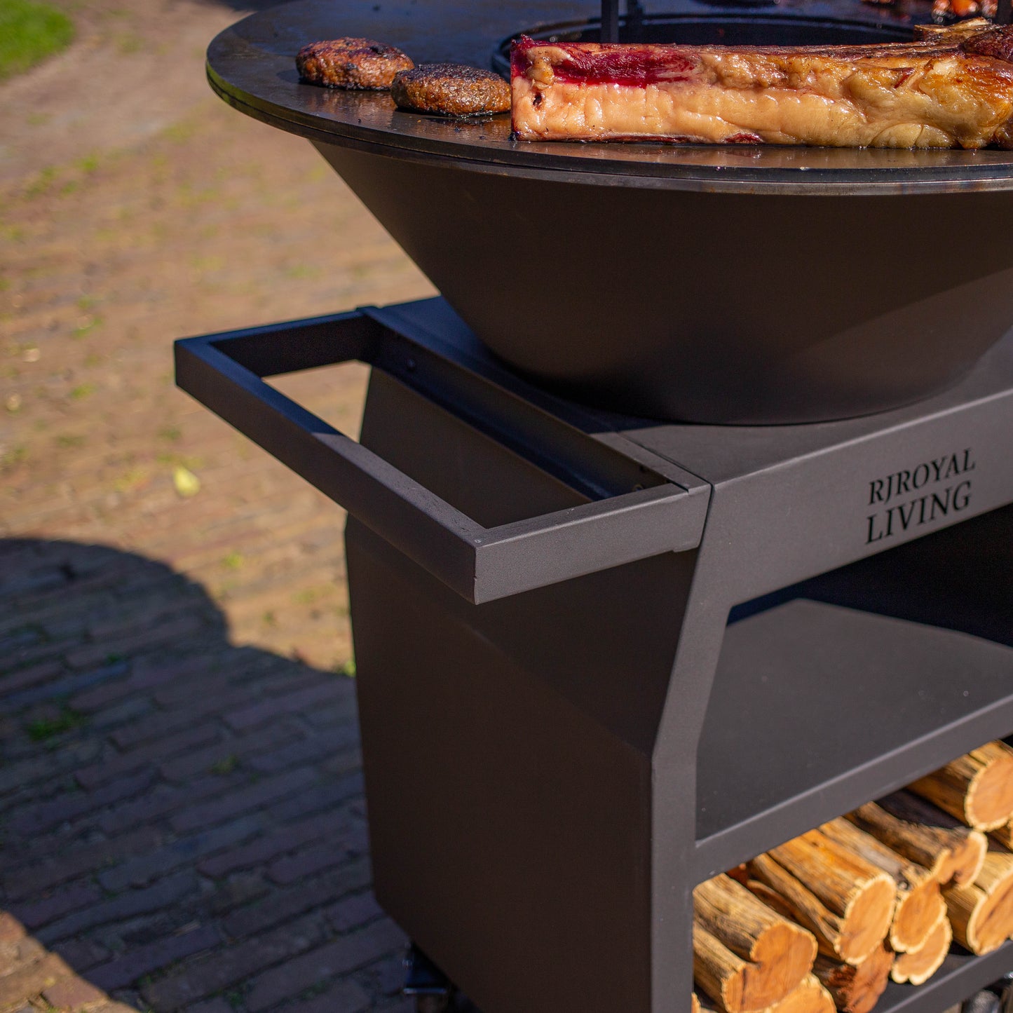 BBQ Plancha Grill Maestro XXL Ø80cm Blackline - Met pook en houtopslag
