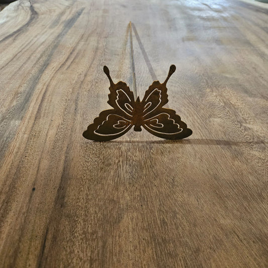 Cortenstaal vlinder op stok