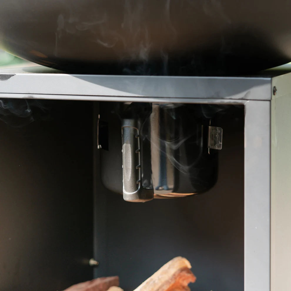 BBQ Plancha Grill Amigo - With cover and wood storage Ø67cm