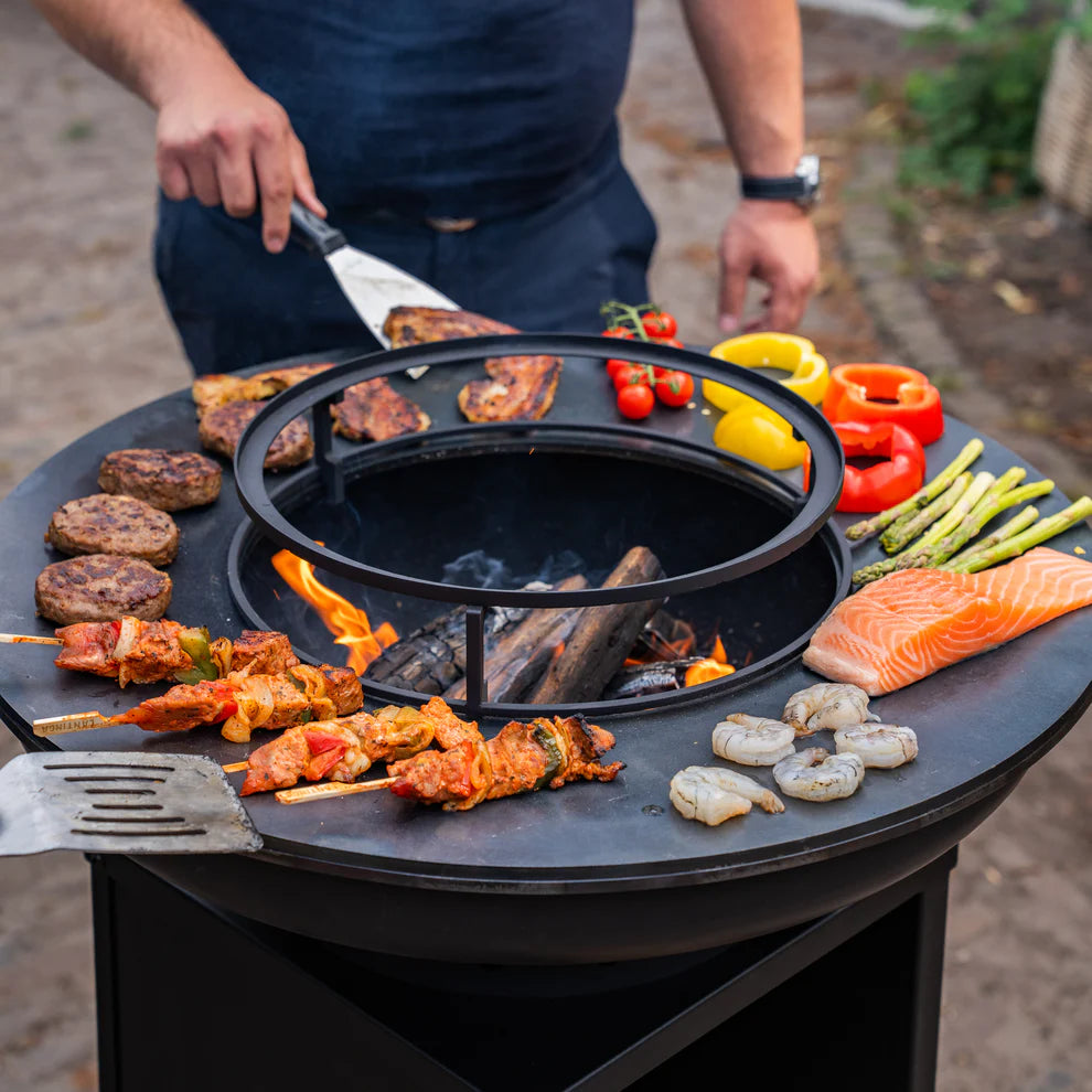 BBQ Plancha Grill Blackline 8mm Camarada 2.0 - Met pook en houtopslag Ø70cm