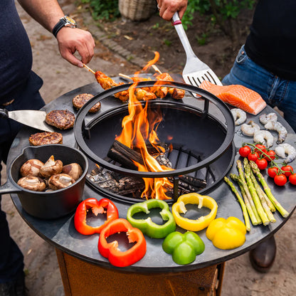BBQ Plancha Grill Cortenstaal 8mm Camarada 2.0 - Met pook houtopslag Ø70cm